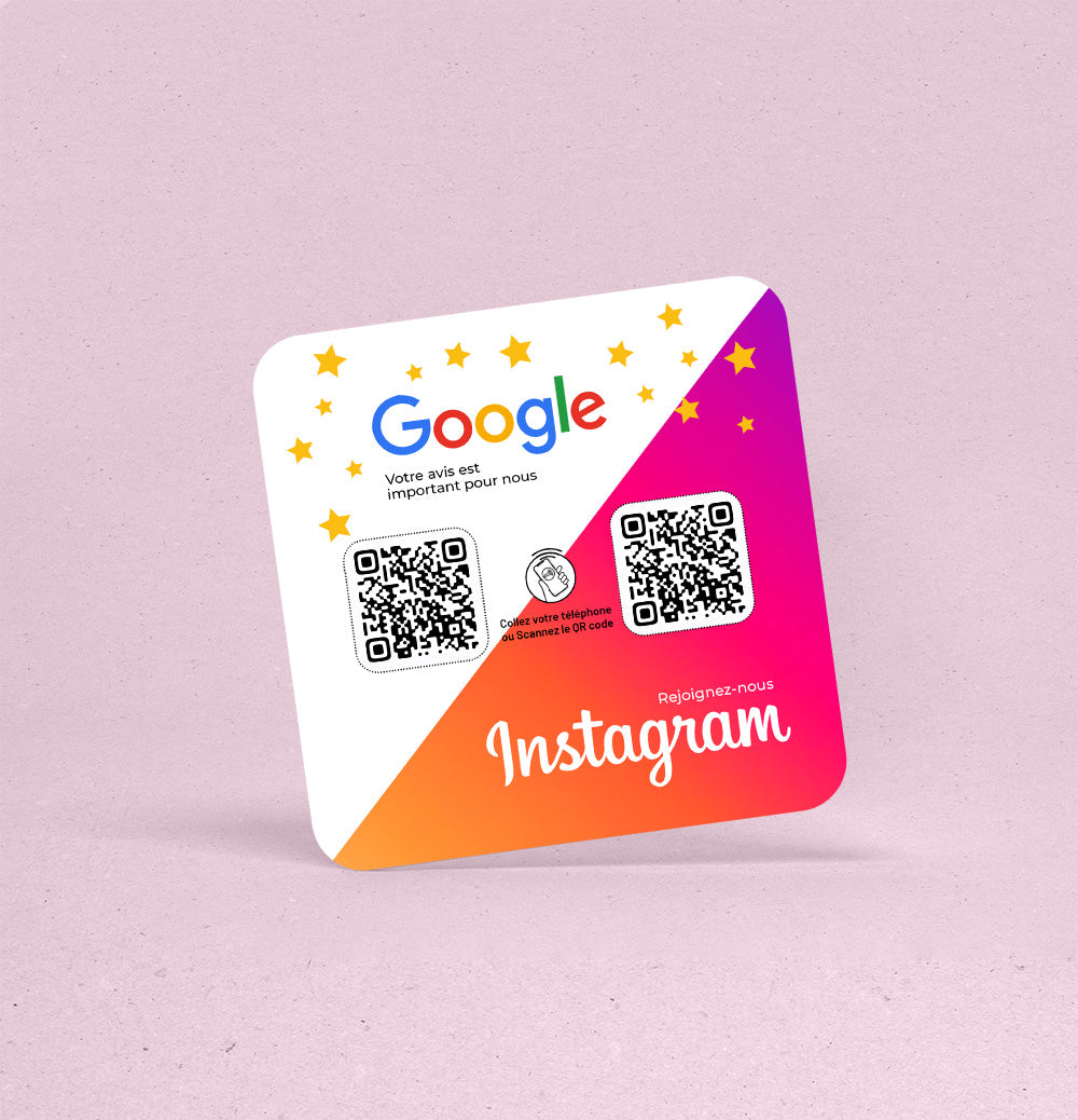 Plaque promotionnelle avec QR codes pour Google et Instagram sur fond dégradé rose et orange, avec des étoiles décoratives. Texte indiquant l'importance des avis et l'invitation à rejoindre Instagram.