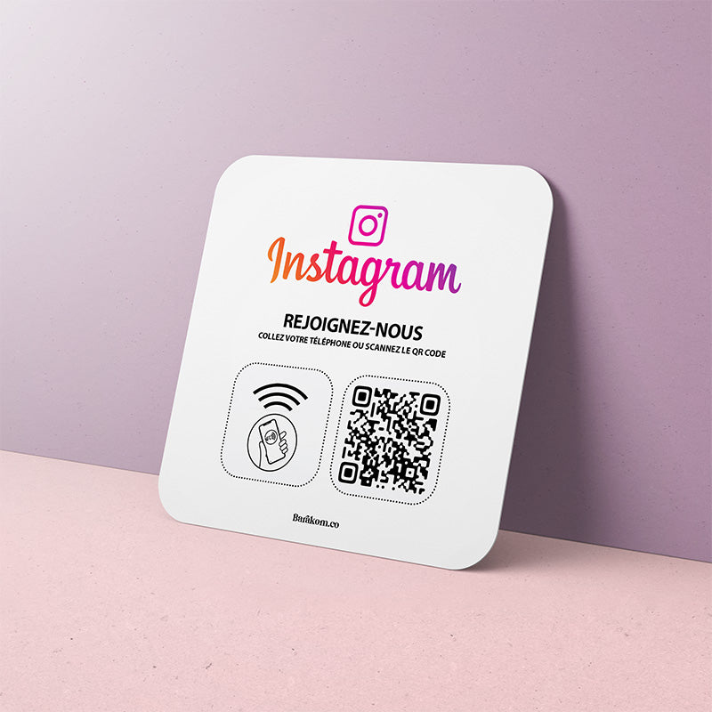 Plaque Instagram personnalisée avec logo et design élégant.