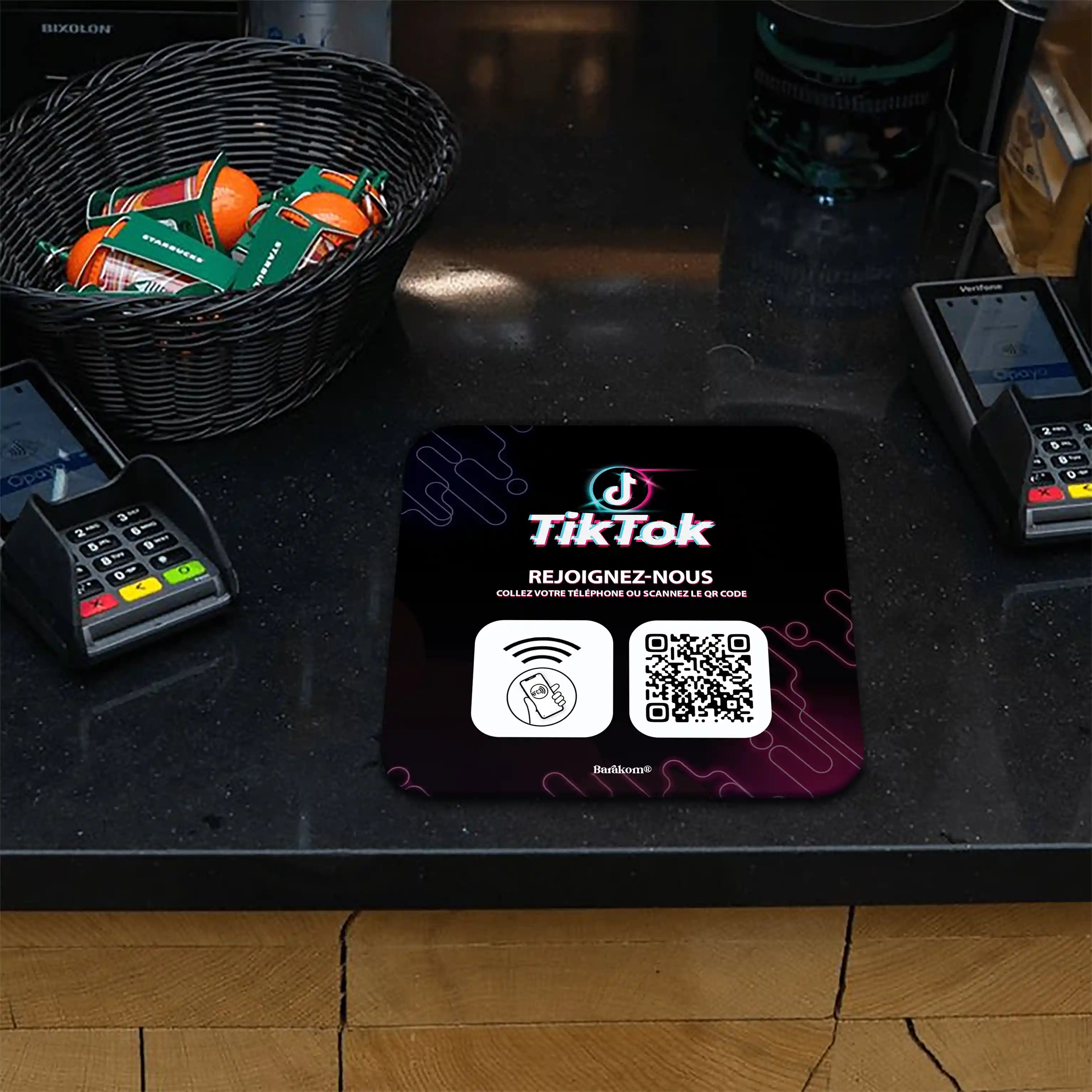 plaque connectee sur comptoir boutique tiktok